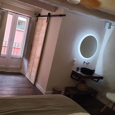 Maison Del Arc 招待所 3*